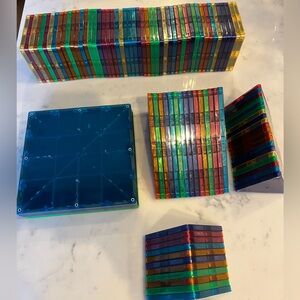 MagnaTiles Building Set - 100 pieces